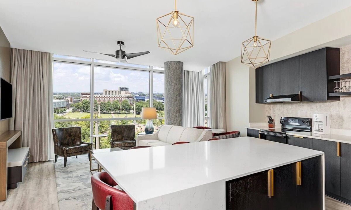 Fairlie-Poplar Historic District Resort | 2BD/Atlanta - Downtown w/Rooftop Pool and Pool Bar!