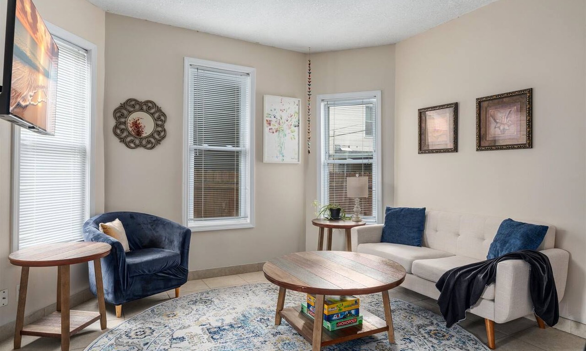 Corcoran Apartment | 2BR Apartment Near Downtown with Workspace - Snapdragon