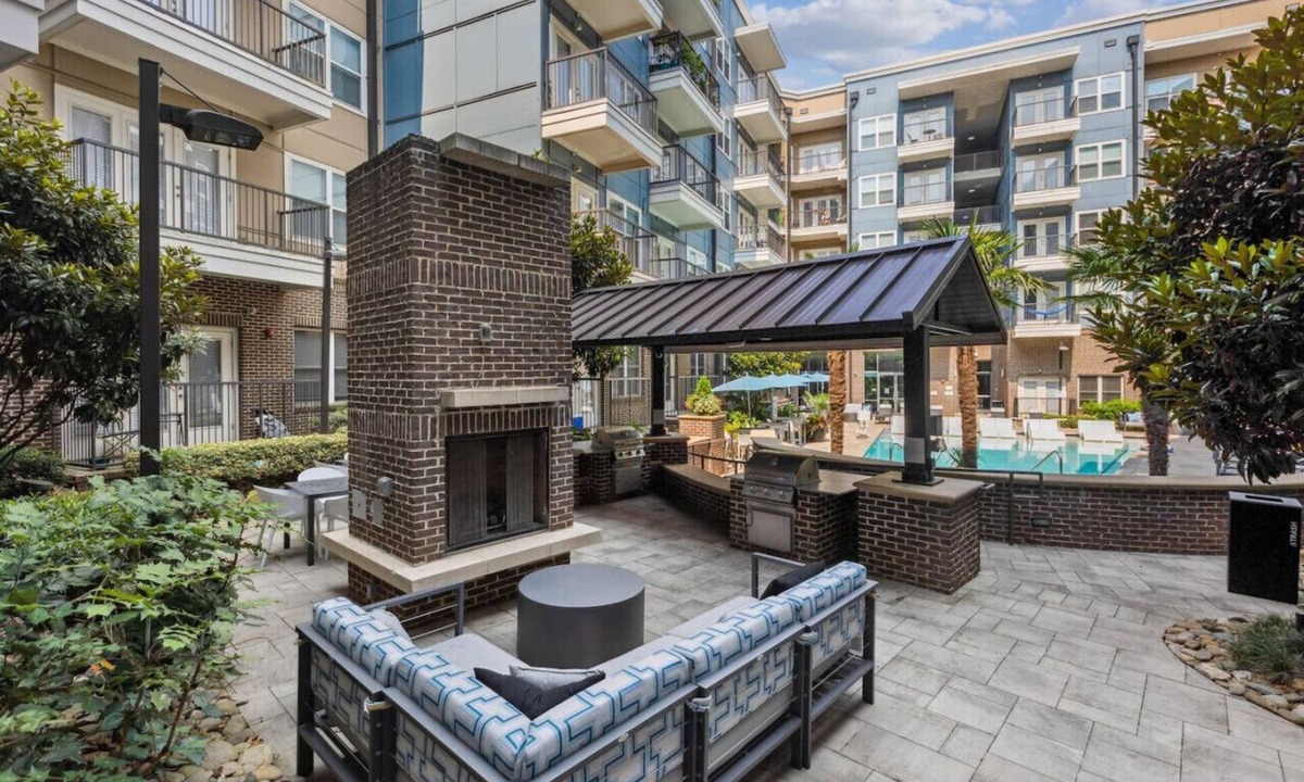 Cherry Apartment | 2BR Apt near Charlotte DT - Pool and Gym Access