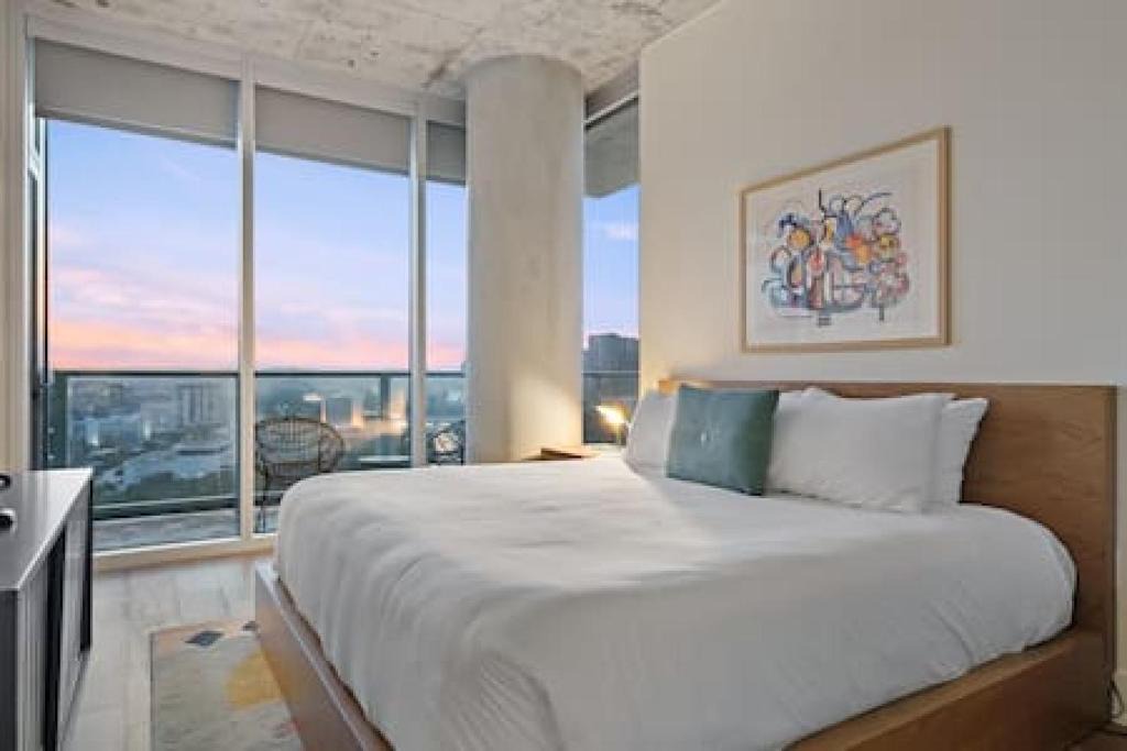 Rainey Street Historic District Apartment | 2BR Lux Highrise + Austin + Vibrant Rainey St