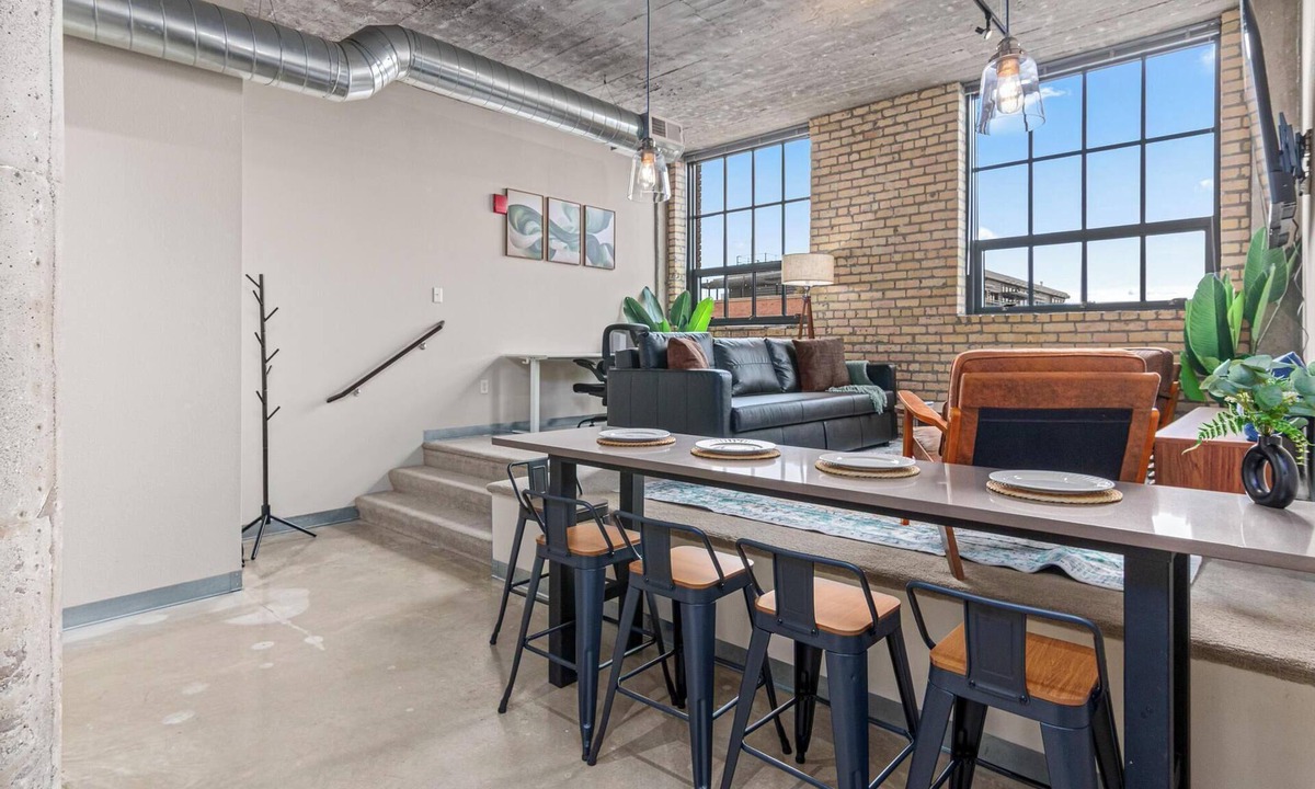 Warehouse District Apartment | 2KBD2BA Steps from Target Center+GYM+KTCHN+LNDRY