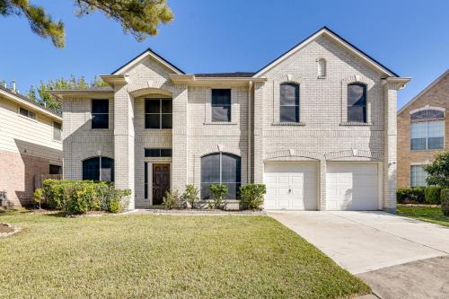 Sugar Land House | 3,500-Sq-Ft Retreat w/Private Yard in Sugar Land!