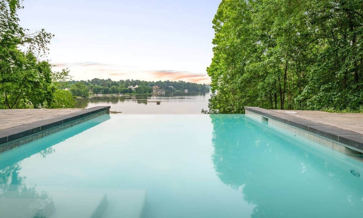 Louisa House | 3 Acre 5BR Resort: private pool, hot tub boat dock