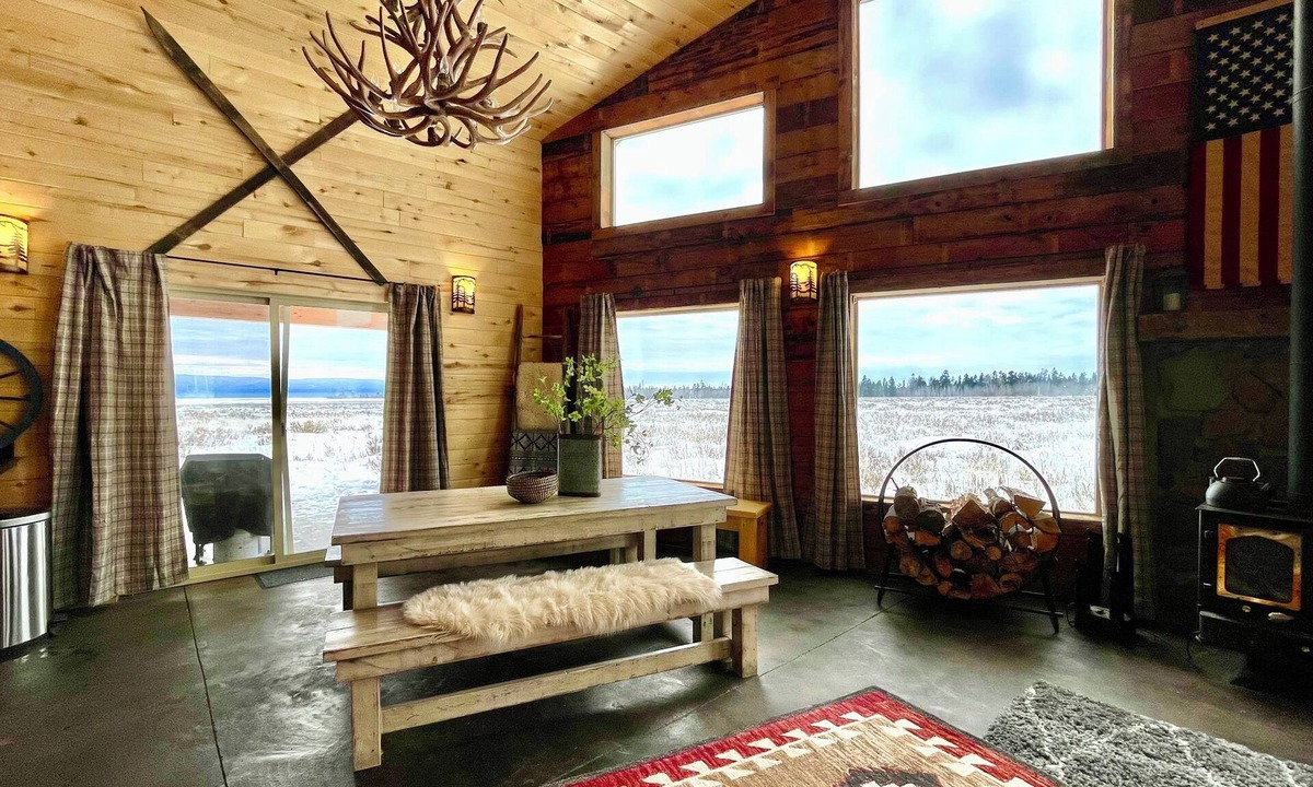 Island Park Cabin | 3 Bar D Lodge - Hot Tub, Heated Floor, Fire pit, Starlink Internet
