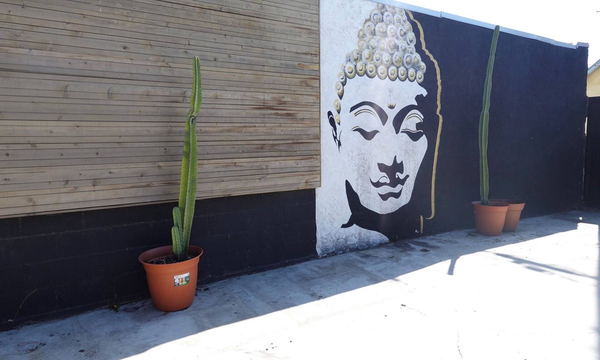 Los Angeles House | 3 Bedroom 2 Bath Gated Oasis- Ultimate Privacy and Peace