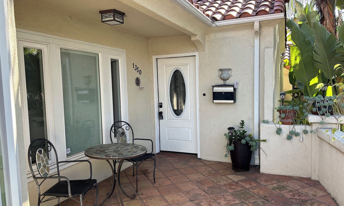 Mid-Wilshire House | 3-bedroom 3 bathroom house in awesome location - Los Angeles with AC, WiFi