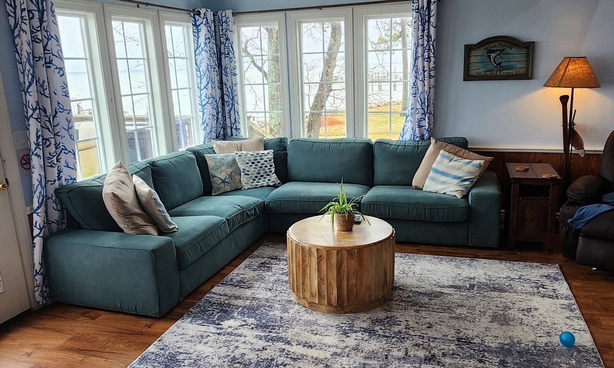 Aurora House | 3-bedroom house waterfront house in Aurora with incredible fishing and boat dock