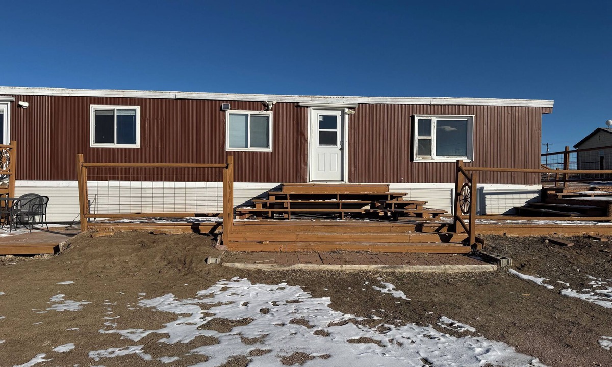 Natrona County House | 3-bedroom mobile home with horse pasture in welcoming Evansville with WiFi