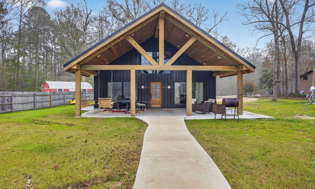 Jasper House | 3-bedroom riverfront house on Angelina River