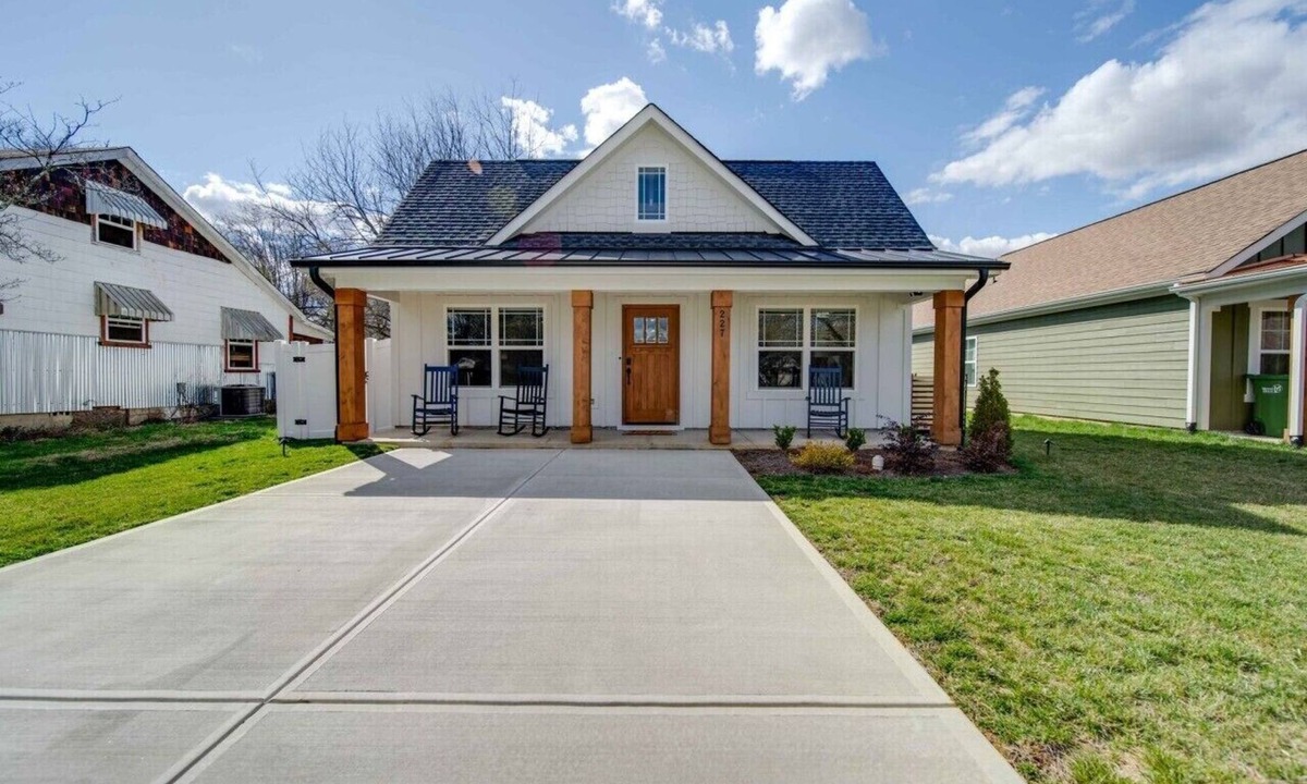Mount Holly House | 3-BR Cozy Mt. Holly River Retreat—USNWC—Fire Pit!