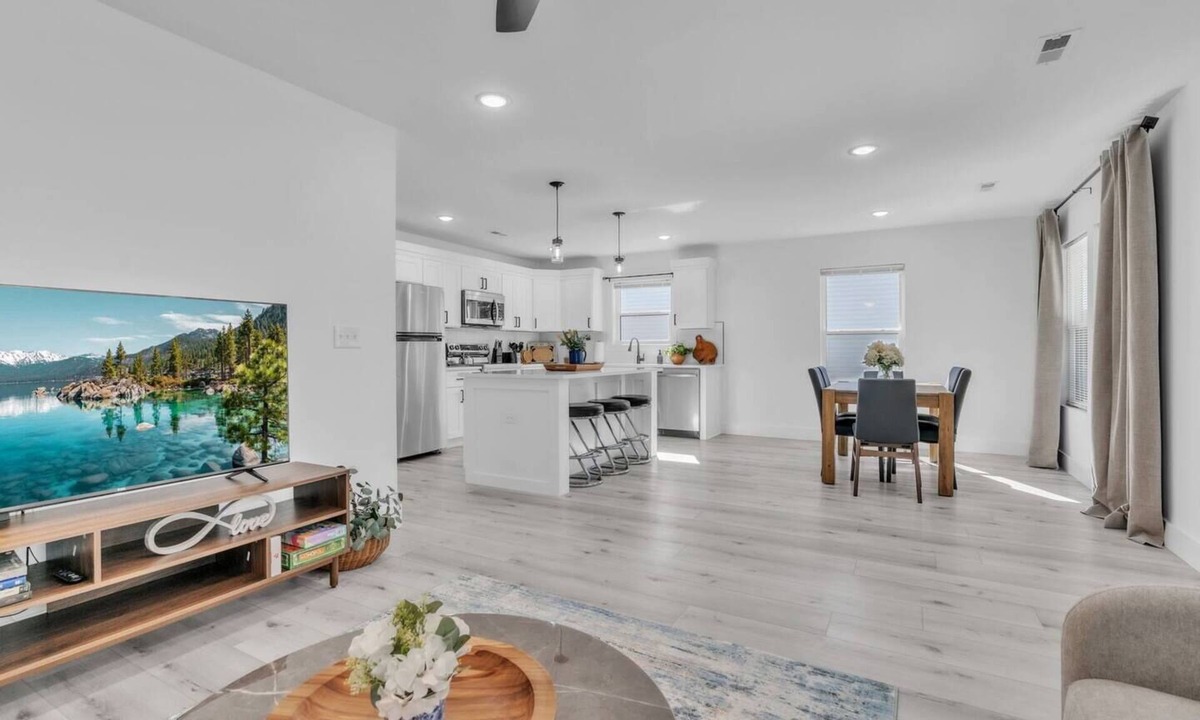 Drayton House | 3 BR Downtown Spartanburg- Upscale & Work-Ready Sweet Carolina Cottage