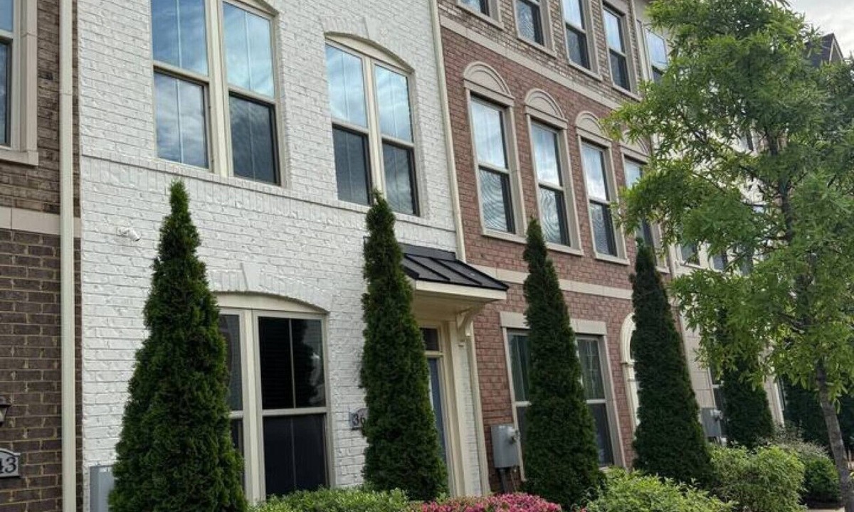 Fort Lincoln House | 3 Br Modern Townhome Newly Built - 15 mins from Downtown DC