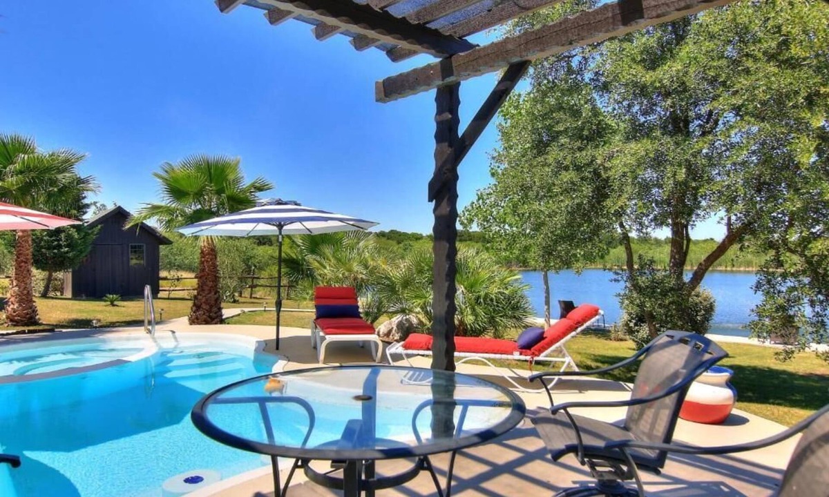 New Braunfels Cabin | 3 Chicks Ranch, 2 Cabins, Pool, Hot Tub & Hill Country