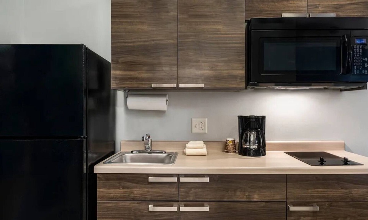 Westgate Hotel | 3 Jacksonville Rooms with Full Size Kitchen, Ideal for Extended Stays with Pets