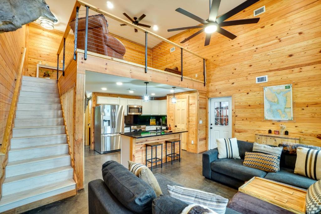 Geneva House | 3 Mi to Lake Harney: Home on 6 Acres w/Fire Pit
