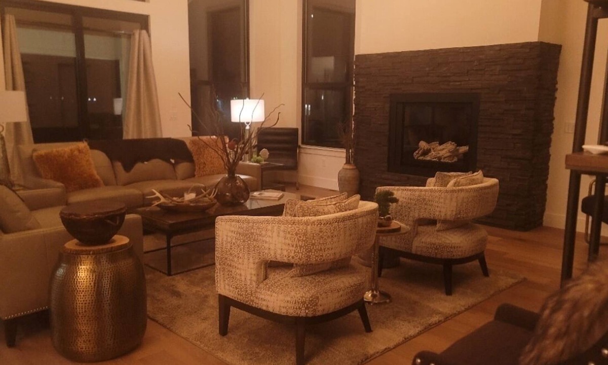 Edgar House | 3 sided views of golf course, Rimrocks, hill, Bear Tooth and Prior Mountains.