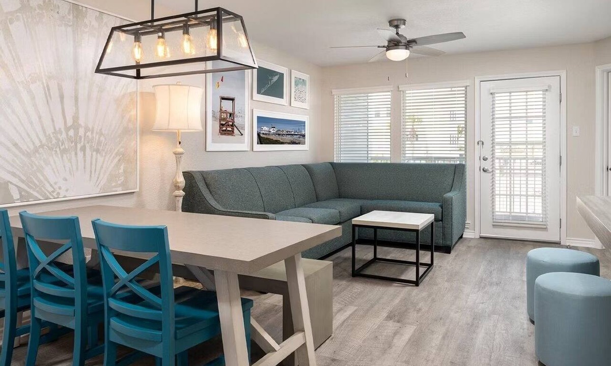 Galveston Hotel | 3 Spacious Villas w/Full Kitchen + Sports Courts | Near Galveston Island Beach