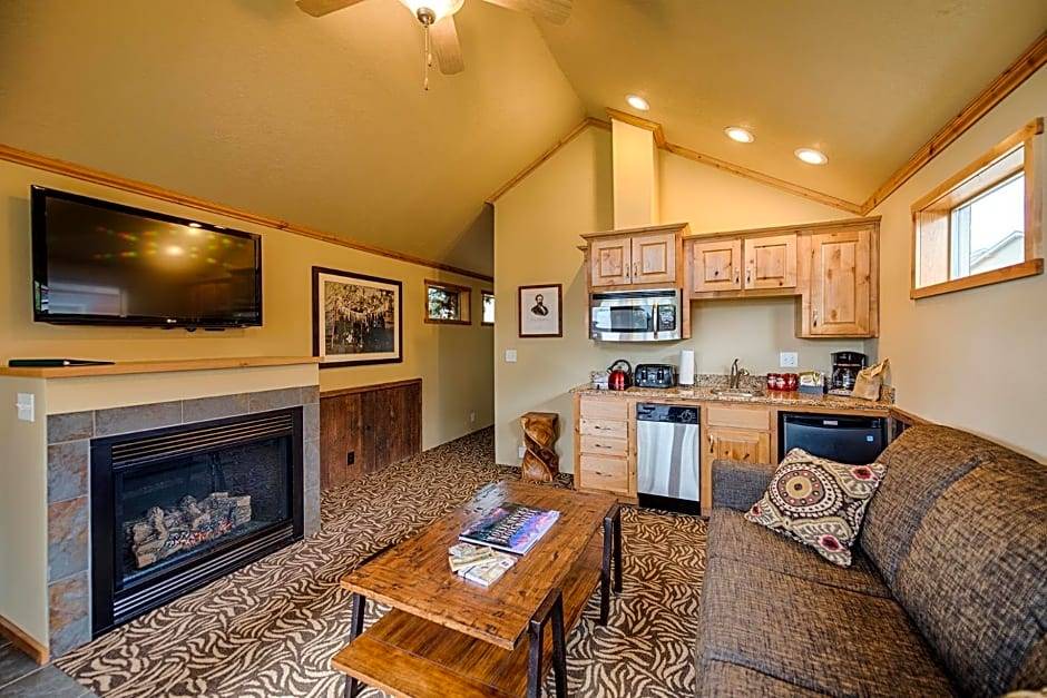 West Yellowstone Hotel | 3-Star Hotel ∙ Explorer Cabins at Yellowstone
