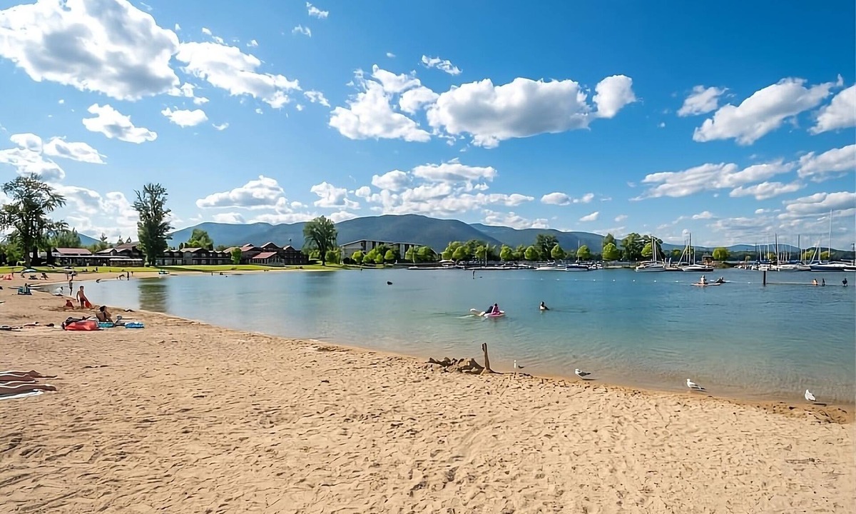 Ponderay House | 3 x 2 Queen Beds with Living Room at FairBridge Inn & Suites Sandpoint