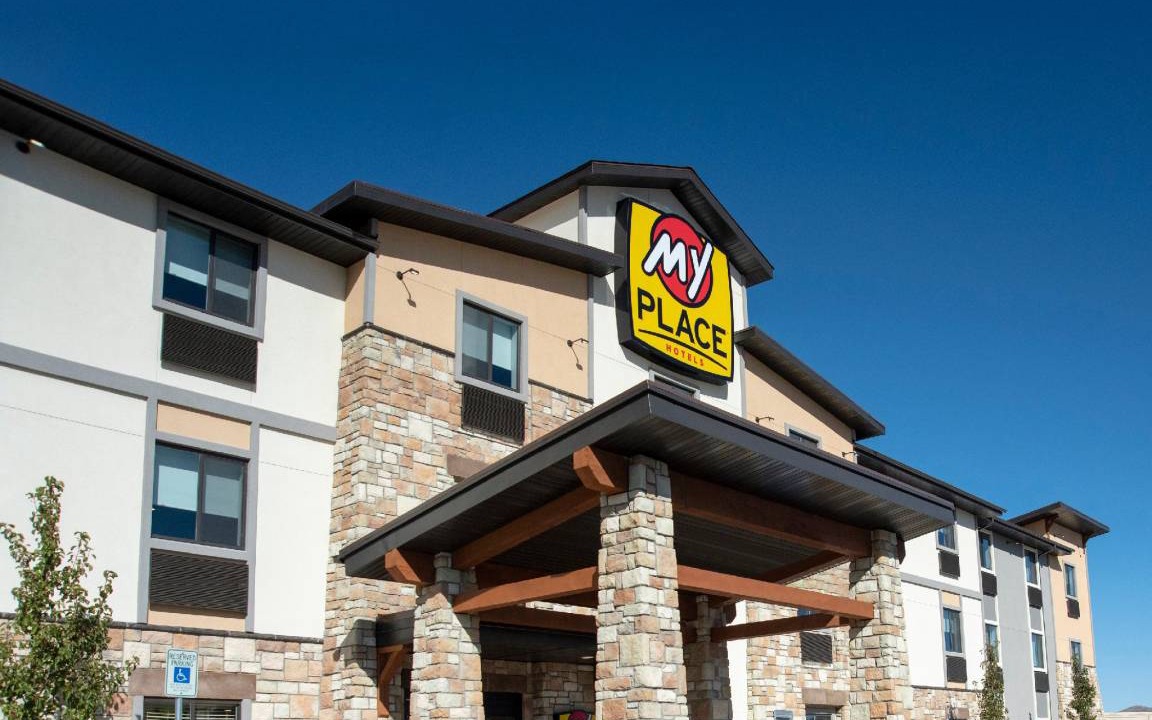 Idaho Falls Hotel | 31 m² Hotel ∙ 10 guests