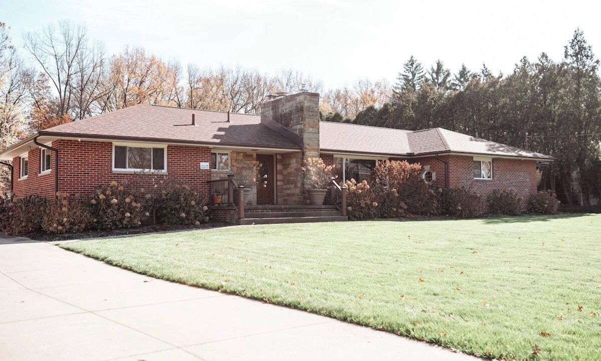 Fairlawn Heights House | 327 · Winter Retreat - 6BR, All age friendly