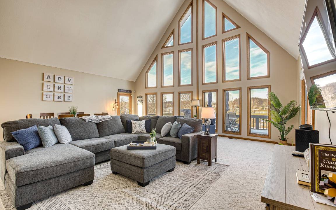 Apple Valley House | 333 m² House ∙ 4 bedrooms ∙ 12 guests