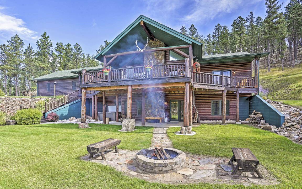 Custer House | 339 m² House ∙ 6 bedrooms ∙ 19 guests