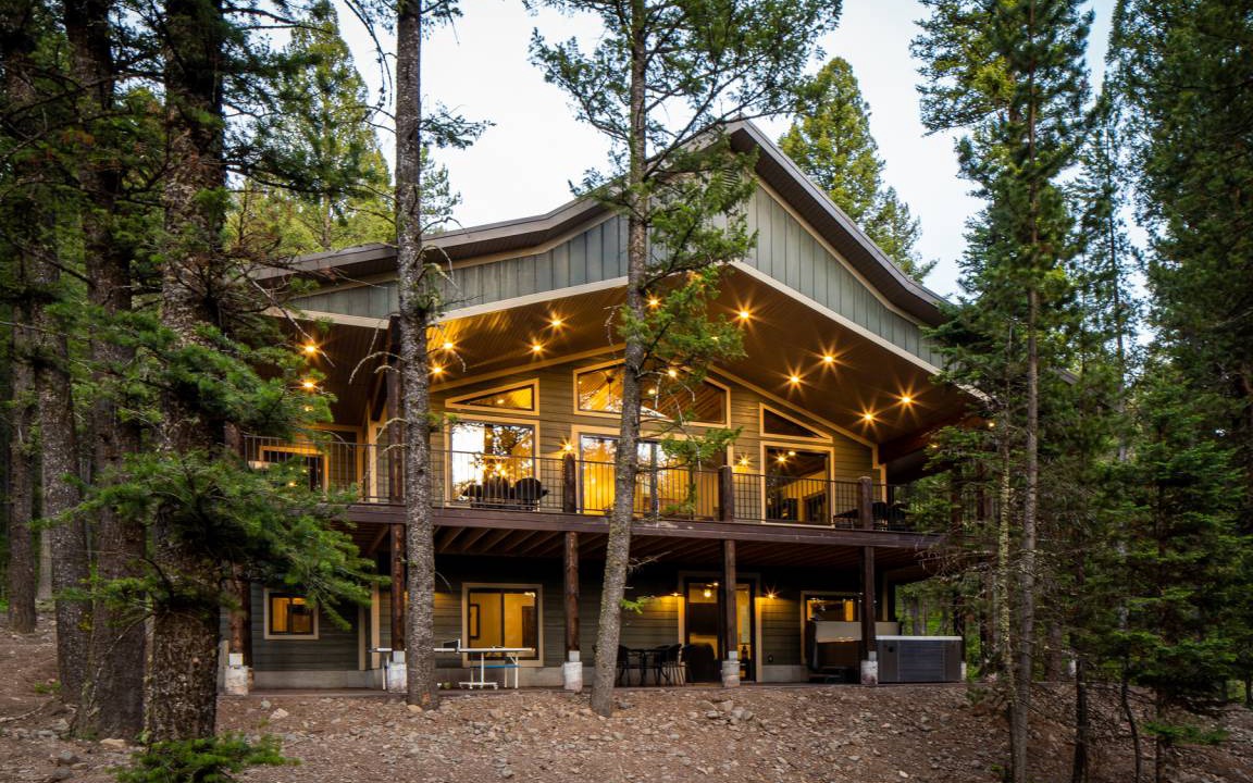 Island Park Cabin | 344 m² Cabin ∙ 4 bedrooms ∙ 15 guests