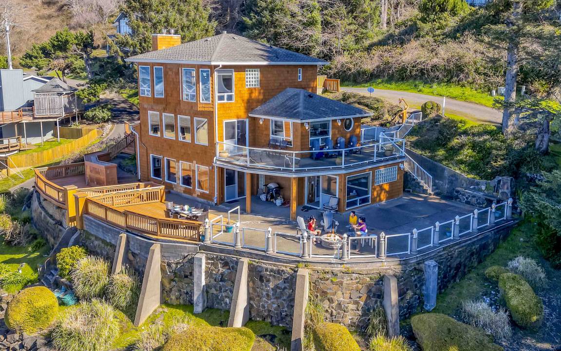Roads End House | 375 m² House ∙ 3 bedrooms ∙ 10 guests