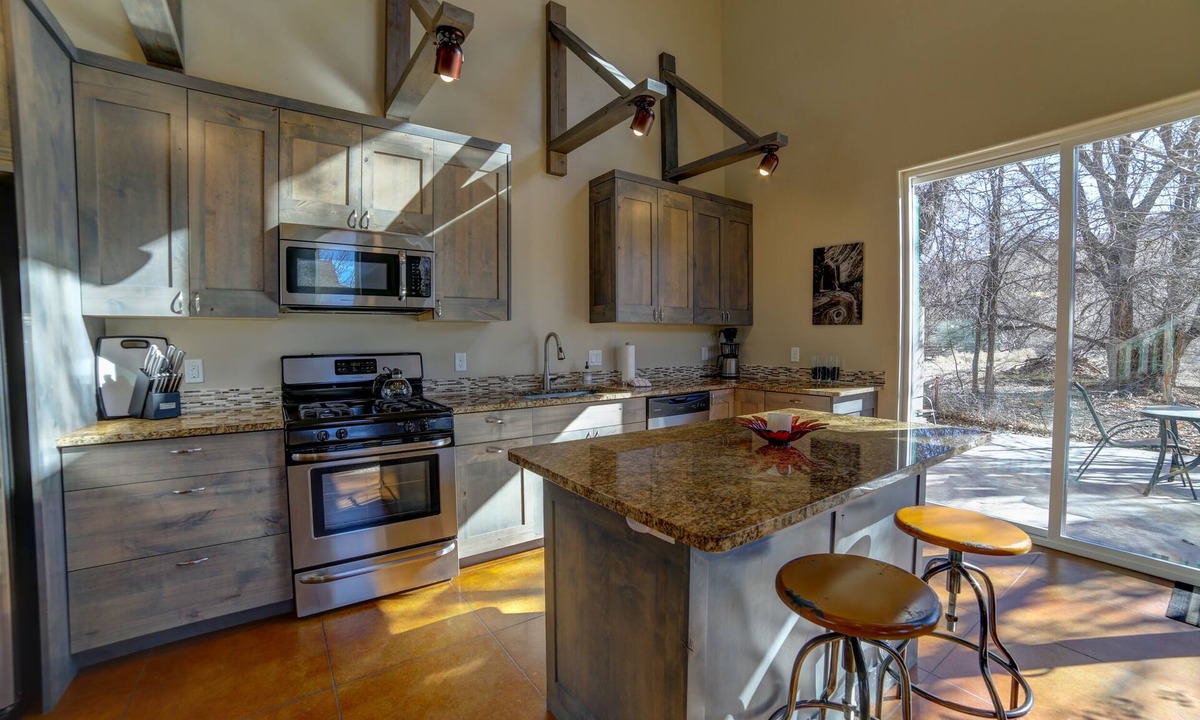 Moab House | 3B/2B Modern Downtown Moab Townhouse - Short Walk from the Heart of Downtown