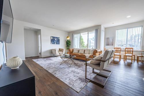 Del Rey Apartment | 3BR Marina del Rey Condo with Pool, Hot Tub & Parking - 15 Min to LAX