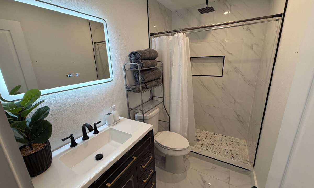 Brownsville House | 3BR Modern Home, Brownsville, Prime Location