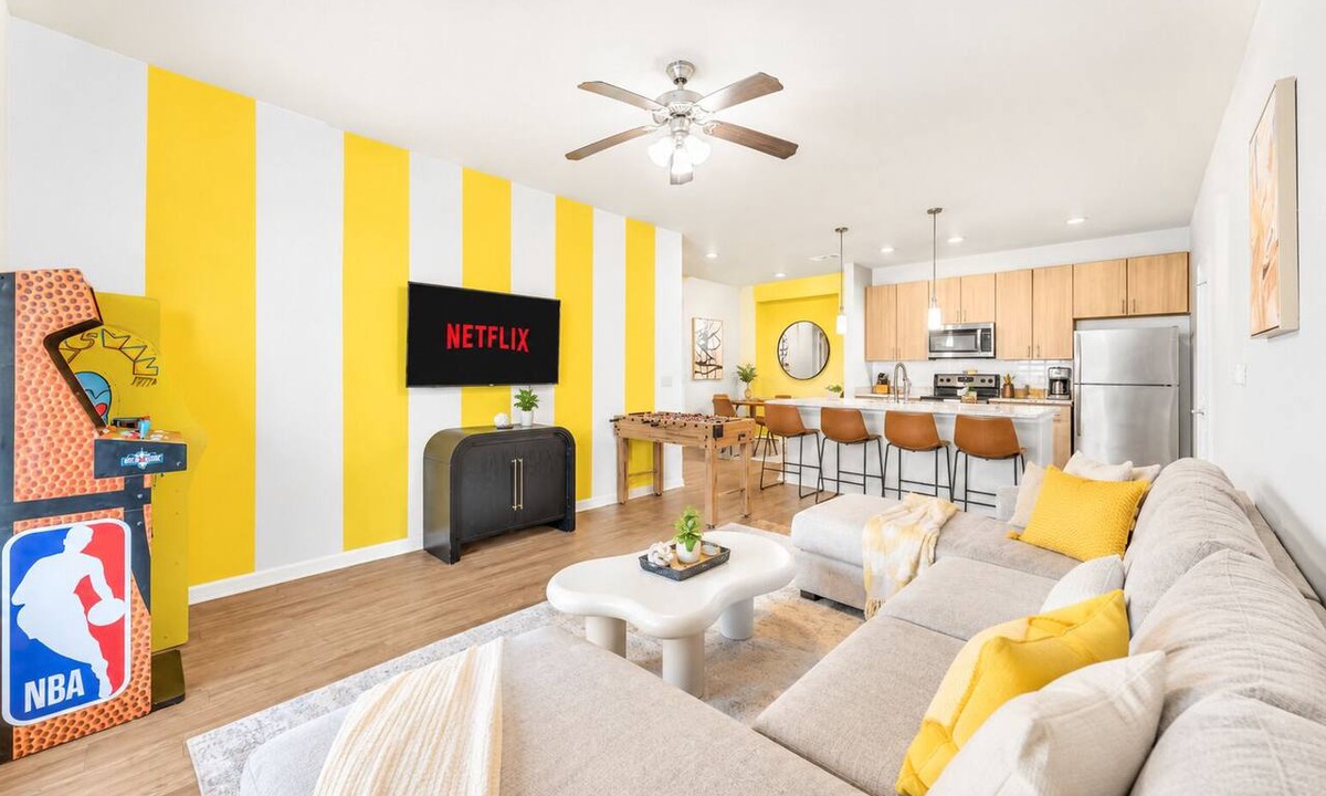 Northside Apartment | 3BR Suite l POOL! GAMES! Pet-Friendly!