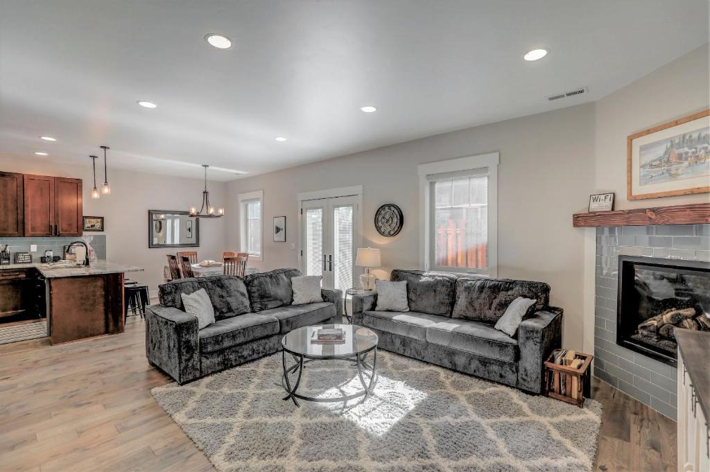 McCall House | 3KingBeds~DavisAve NewBuild~BonusRm~SUP/Kayak~A/C