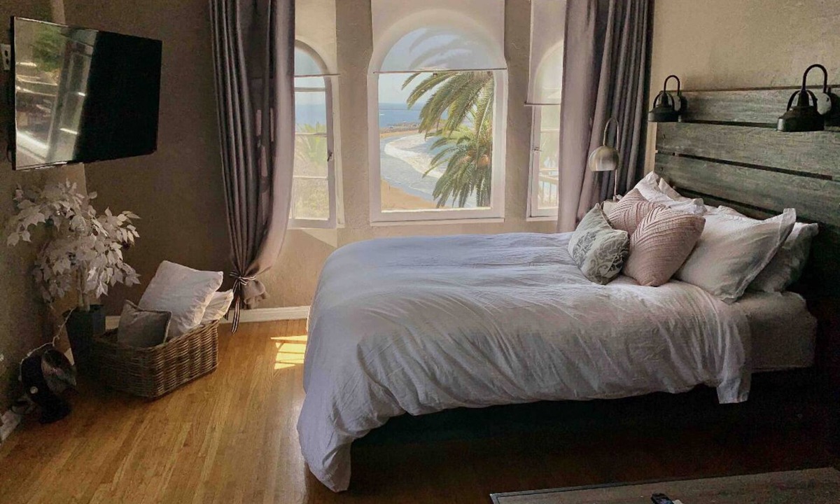 Fort MacArthur Apartment | 3rdFlrRelaxBeachside!NewBdStudioSteps2Bch!AirFryer