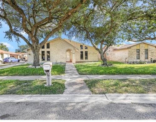 South Side House | 4 bedroom 3 bathroom 10 sleep,