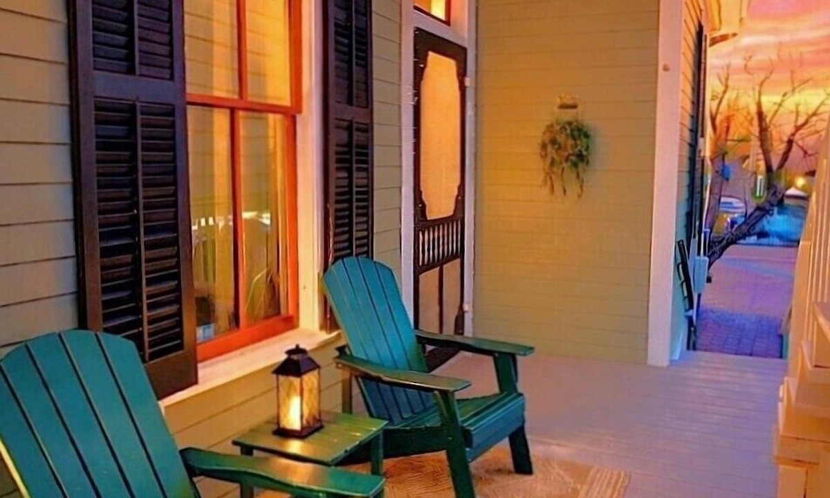 Galveston Cottage | 4 Blocks to Beach! Historic Cottage 5mins Strand/Port w Driveway Parking