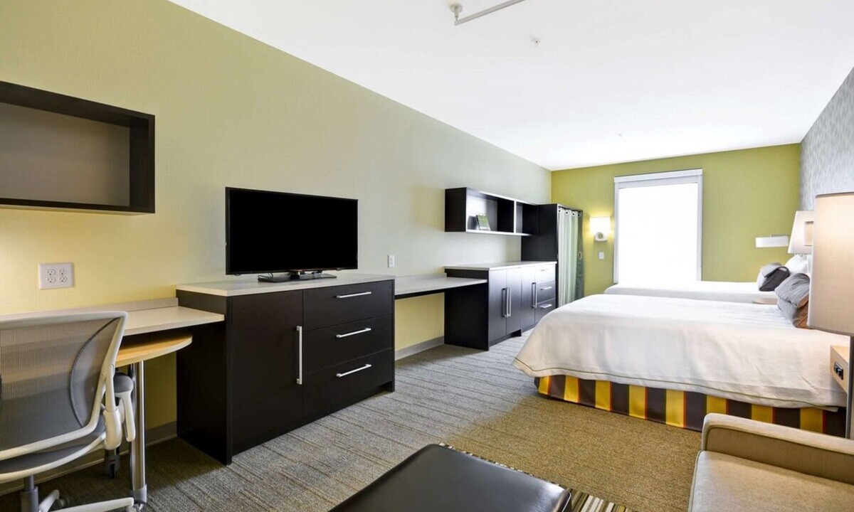 Rock Hill Hotel | 4 Family-Friendly Units w/Kitchenette + Pool Near Glencairn Garden & Downtown