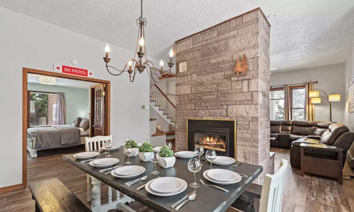 Kellogg House | 4 king beds, walk to restaurants, ideal for groups, gondola view, HUGE game room