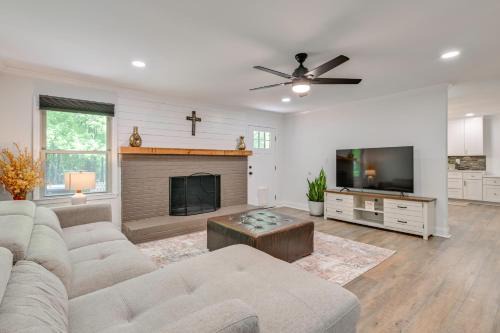 Harrisburg House | 4 Mi to Charlotte Speedway! Extended Wooded Escape