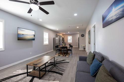 Burlington House | 4 Min to Downtown - 11 to Elon - Washer and Dryer