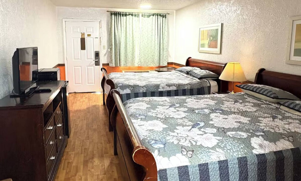 Victoria Hotel | 4 Relaxing & Affordable Rooms w/Free Parking + Pet-Friendly!