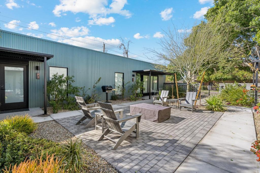 Camelback East Apartment | 4 Square Studios