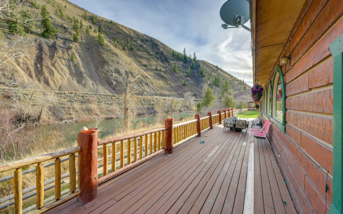 Salmon House | 406 m² House ∙ 3 bedrooms ∙ 6 guests