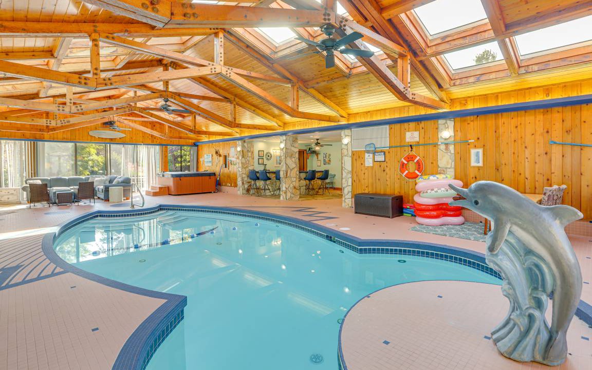 Vermilion House | 408 m² House ∙ 5 bedrooms ∙ 12 guests