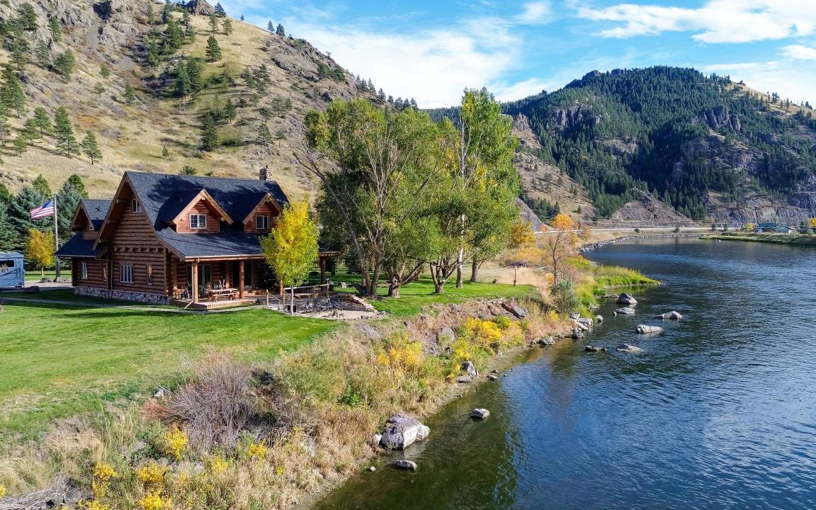 Cascade House | 408 m² House ∙ 6 bedrooms ∙ 9 guests