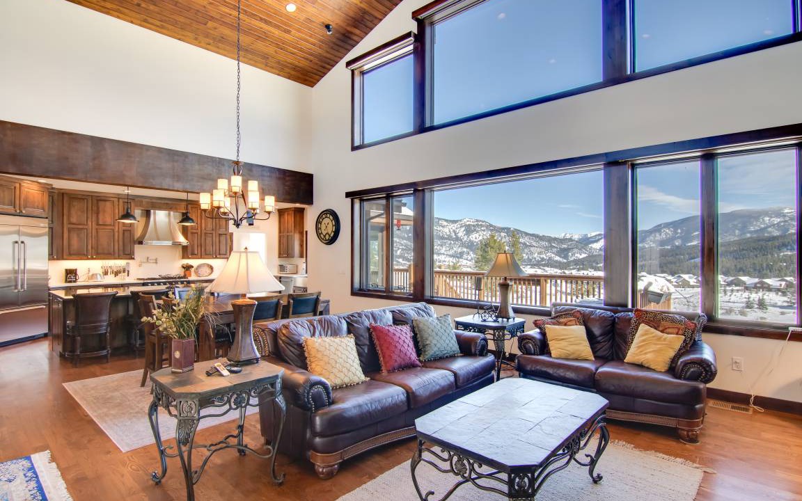 Big Sky House | 418 m² House ∙ 4 bedrooms ∙ 6 guests