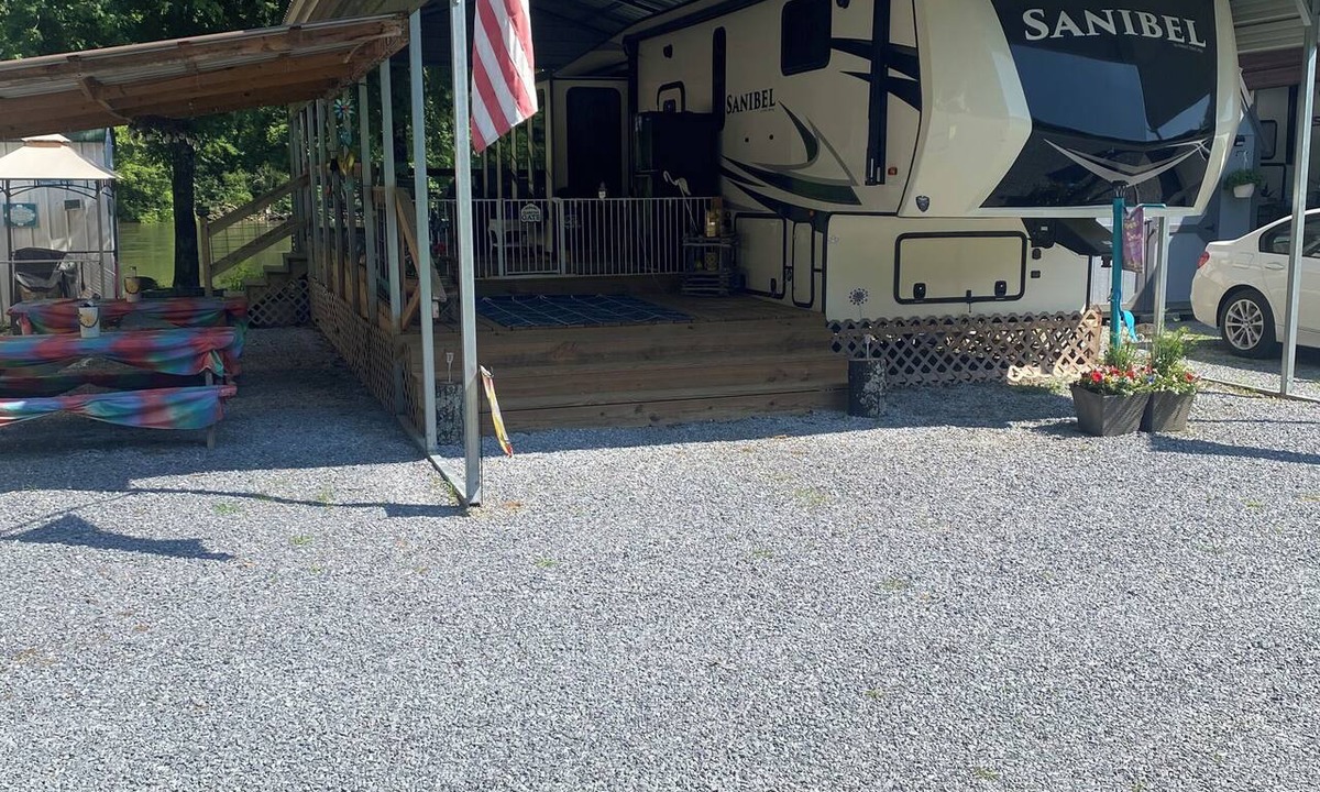Elizabethton RV Rental | 42’ 5th wheel on the beautiful Watauga River in Elizabethton, TN