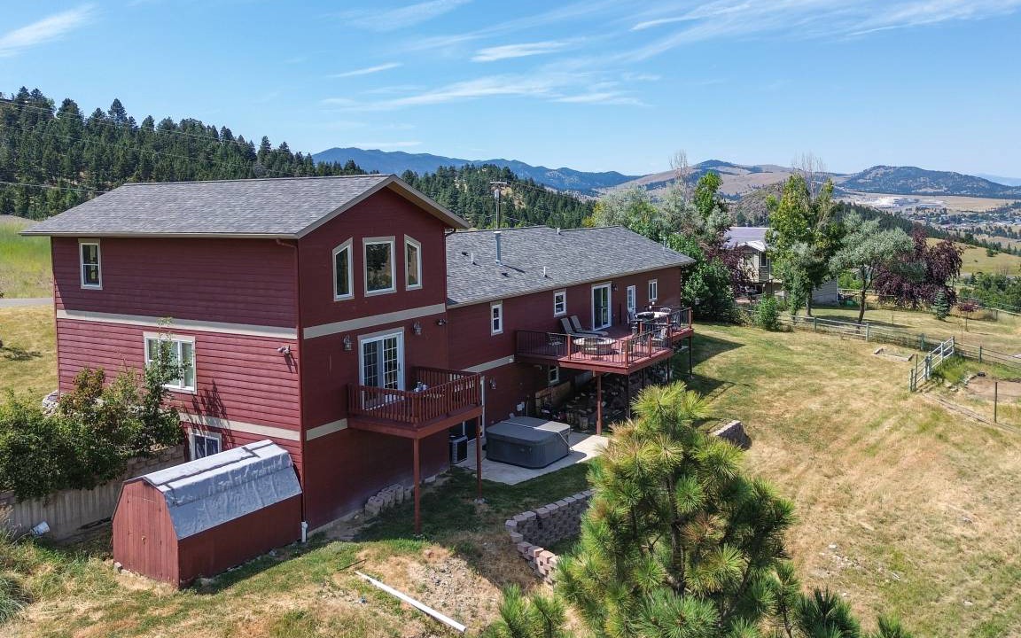 Montana City House | 464 m² House ∙ 3 bedrooms ∙ 6 guests