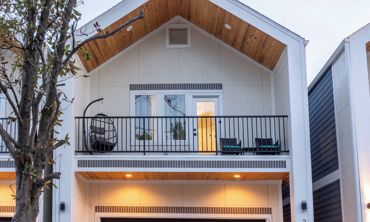 OST - South Union House | 4BR Houston World Cup Retreat - Hot Tub, Game Room + Near NRG Stadium